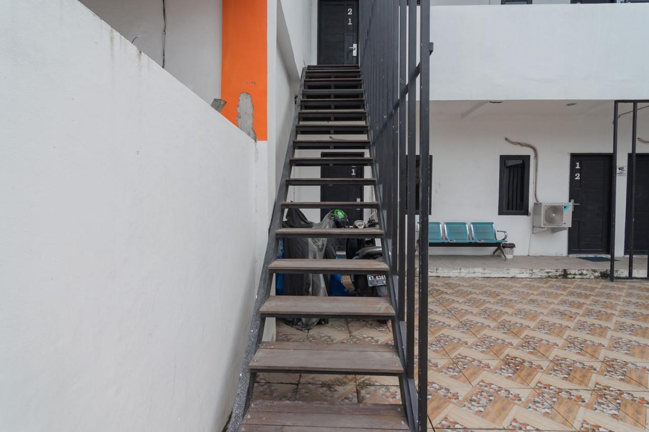 Reddoorz At Sani Guest House Balikpapan Balikpapan (Borneo) Exterior foto